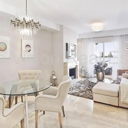 Regim Hotelier Sector 3 Apartment
